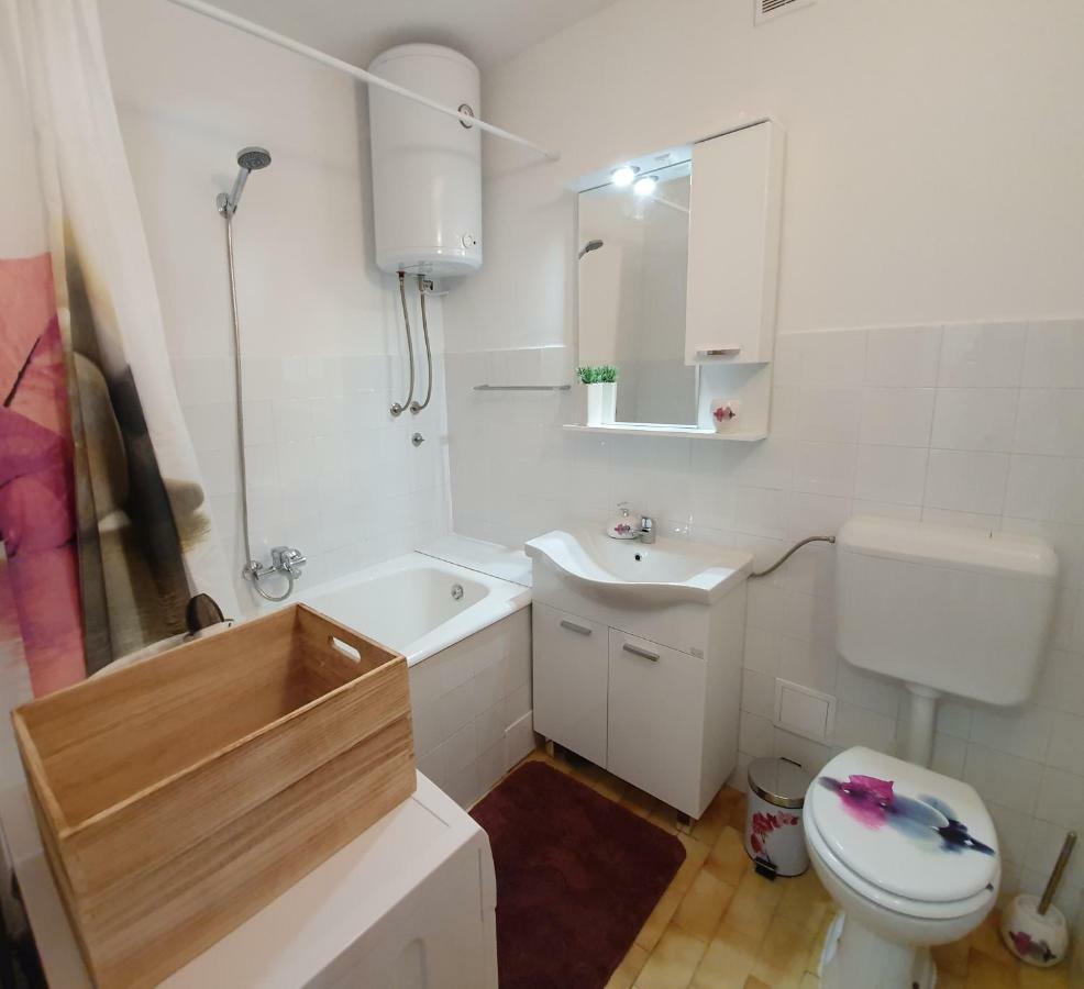 Apartment Dina Омиш Экстерьер фото